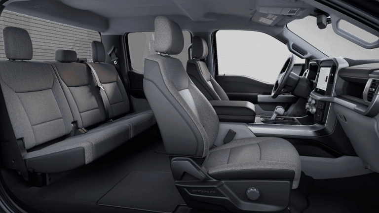 2025 Ford F-150 Lightning - Image 27