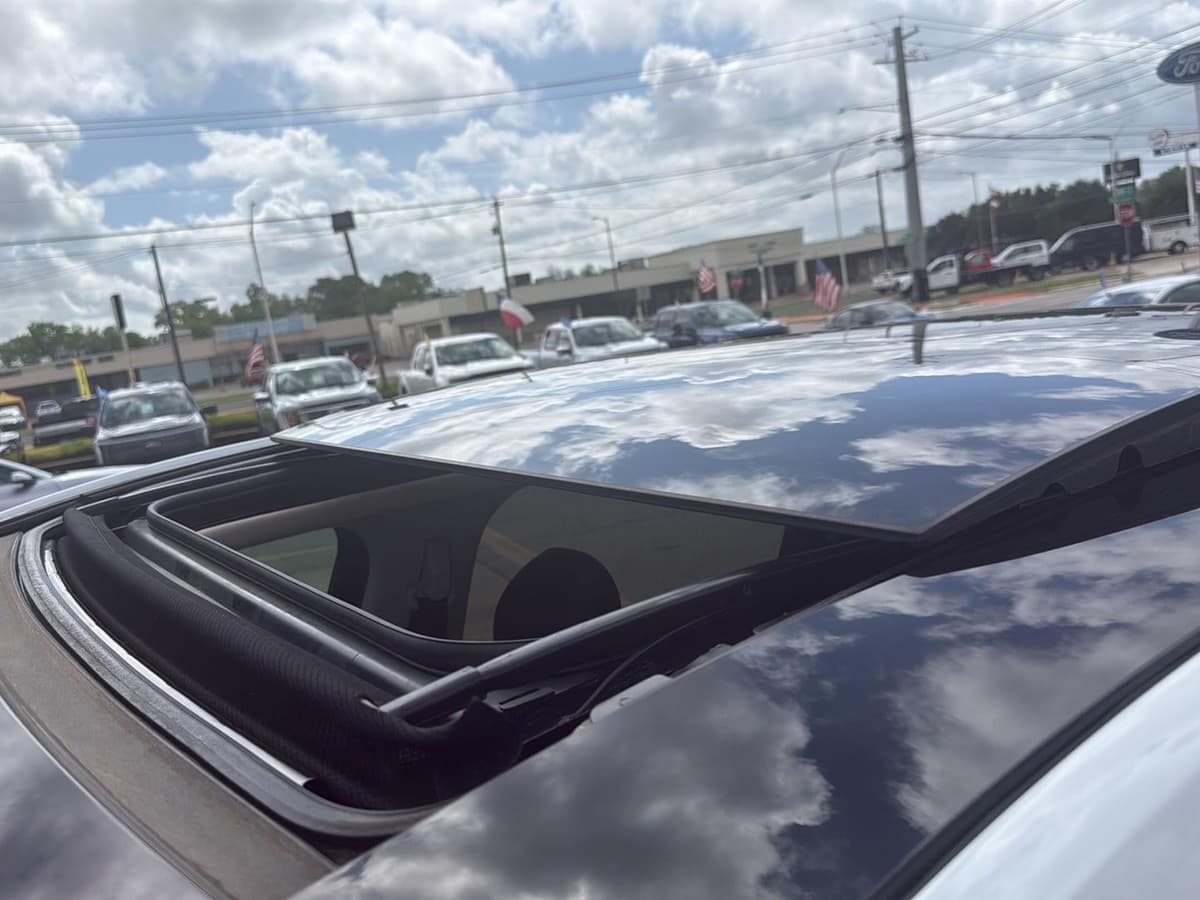 2019 Ford Edge - Image 11