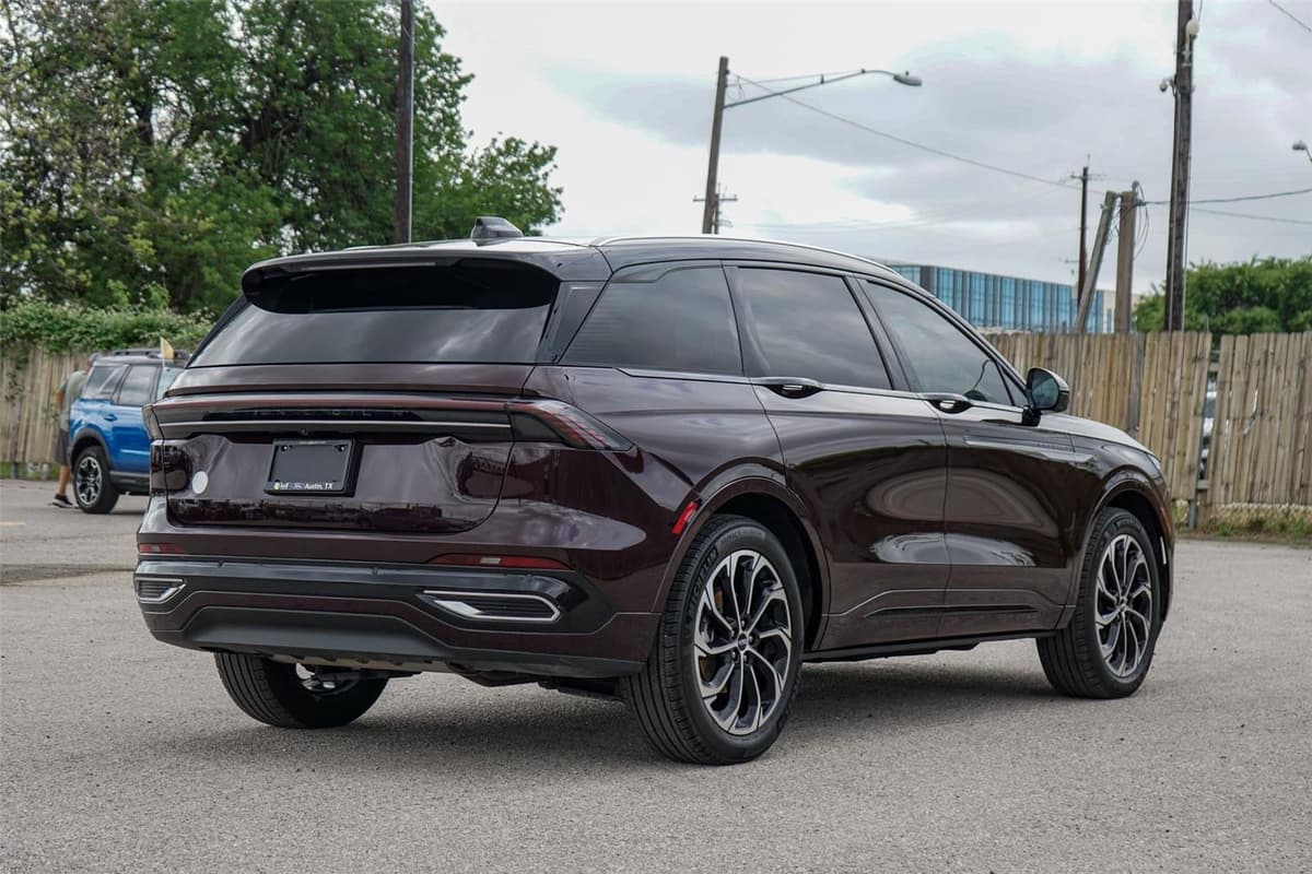 2025 Lincoln Nautilus - Image 4