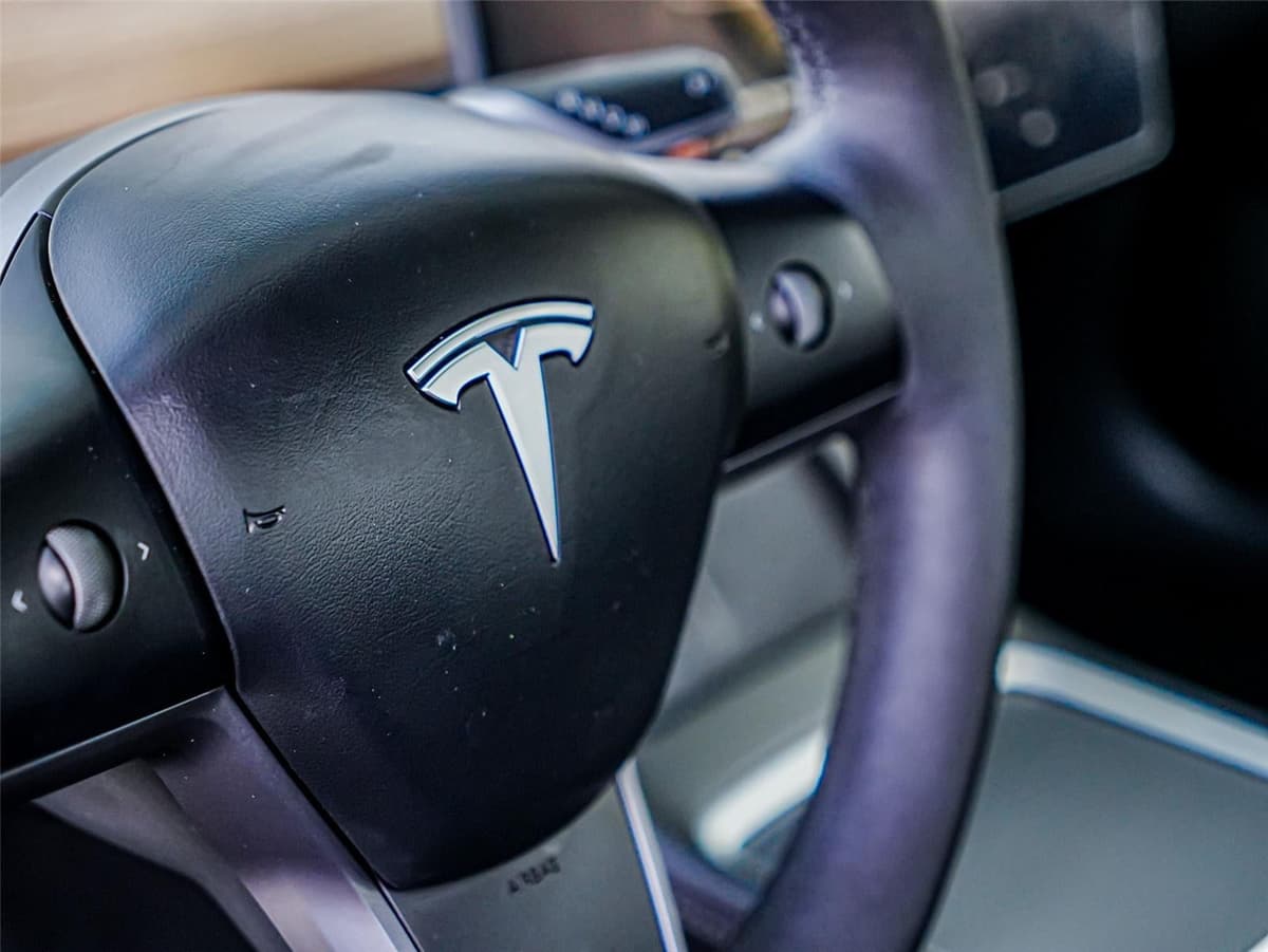 2023 Tesla Model 3 - Image 12