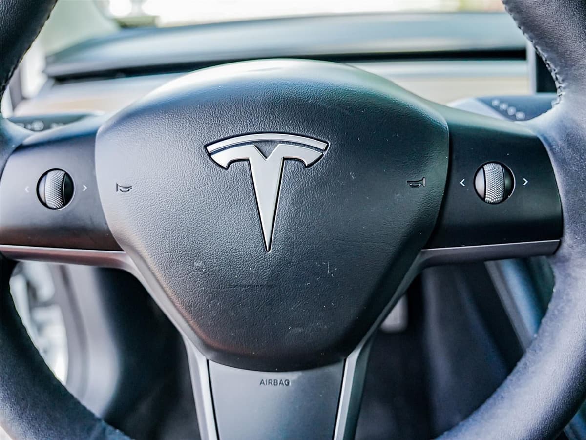 2023 Tesla Model 3 - Image 13