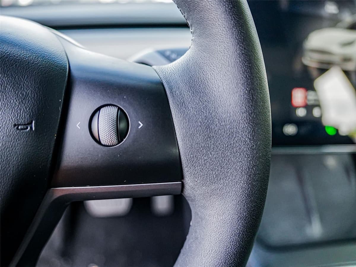 2023 Tesla Model 3 - Image 14