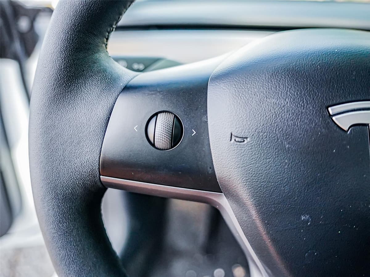 2023 Tesla Model 3 - Image 15