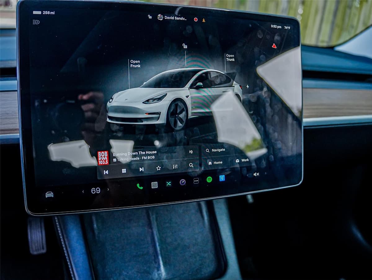 2023 Tesla Model 3 - Image 16