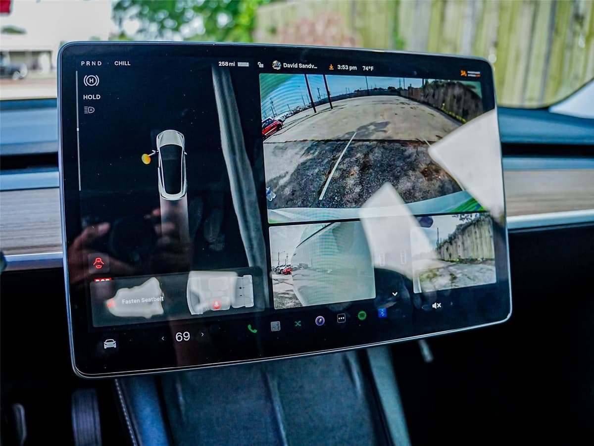 2023 Tesla Model 3 - Image 17