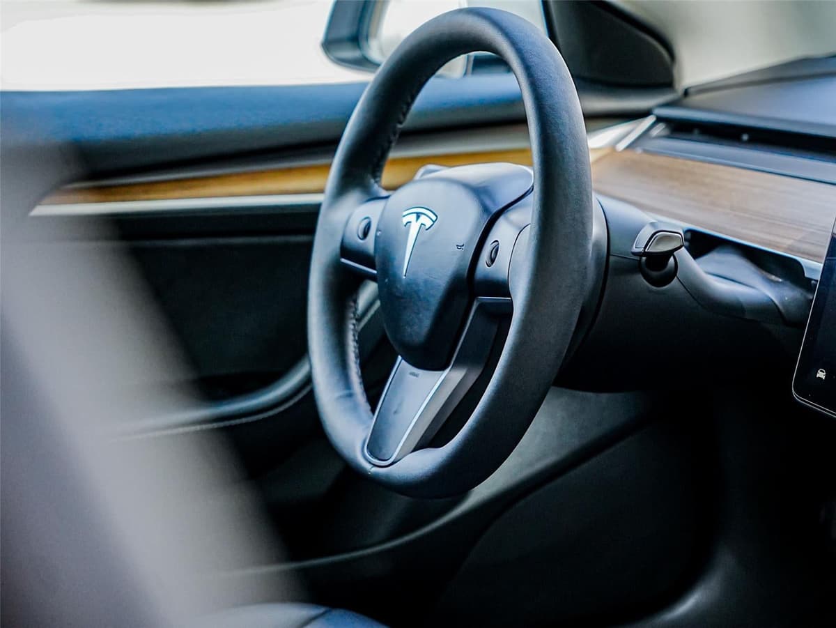 2023 Tesla Model 3 - Image 21