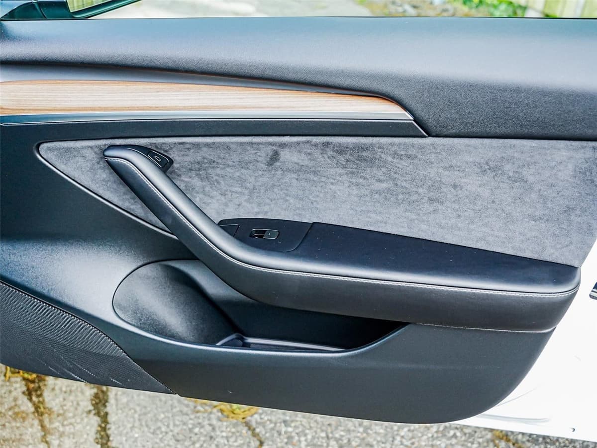 2023 Tesla Model 3 - Image 25