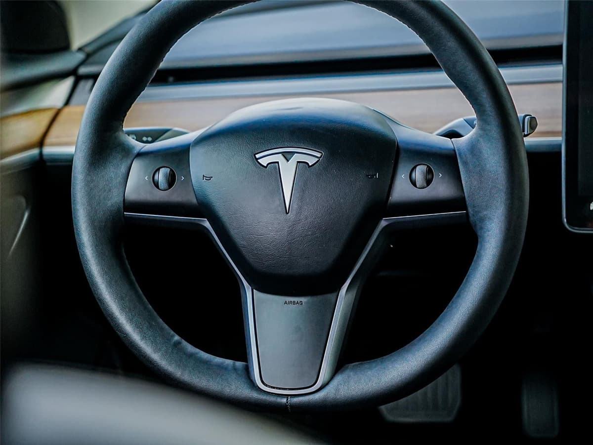 2023 Tesla Model 3 - Image 27