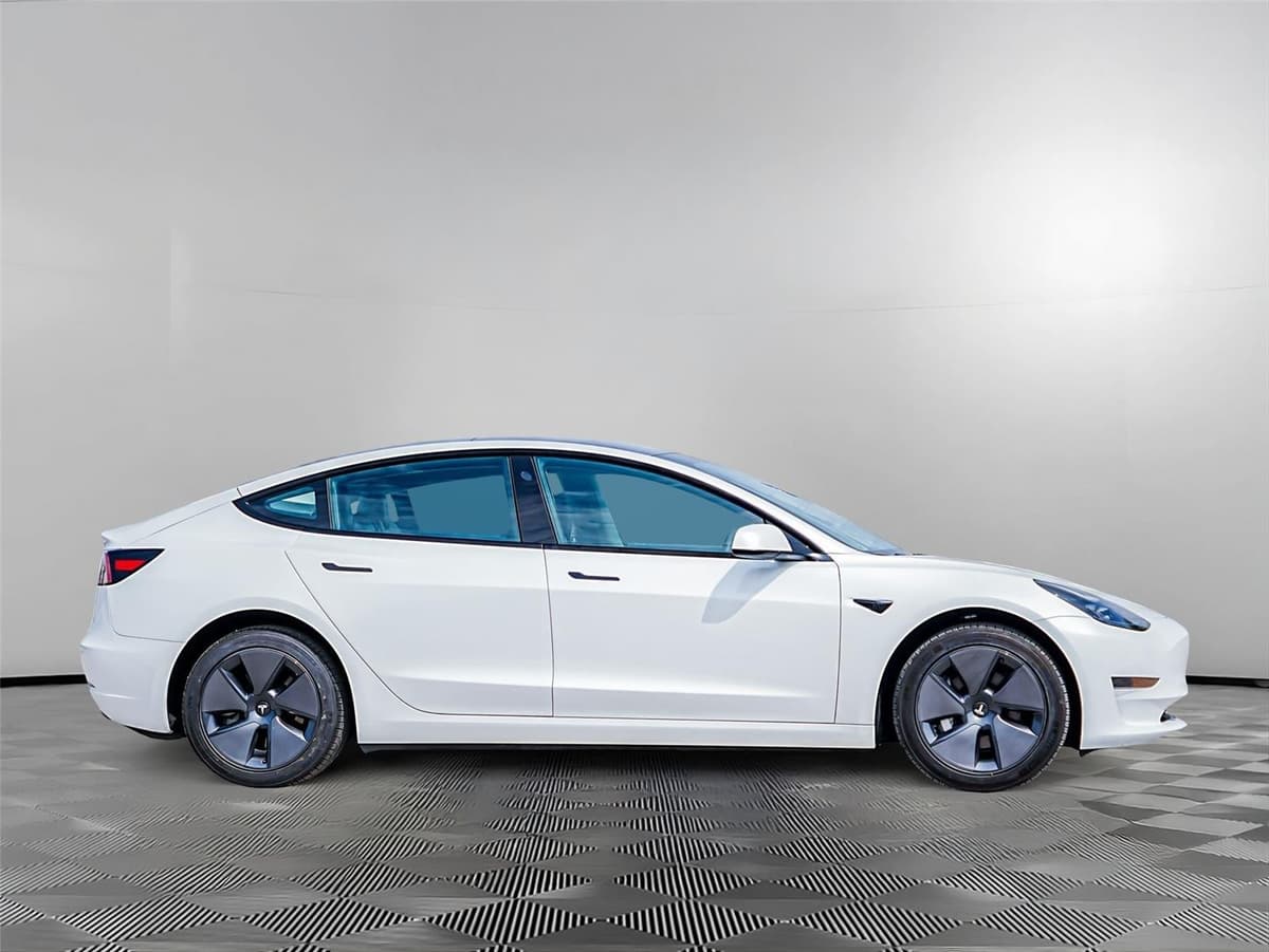 2023 Tesla Model 3 - Image 4