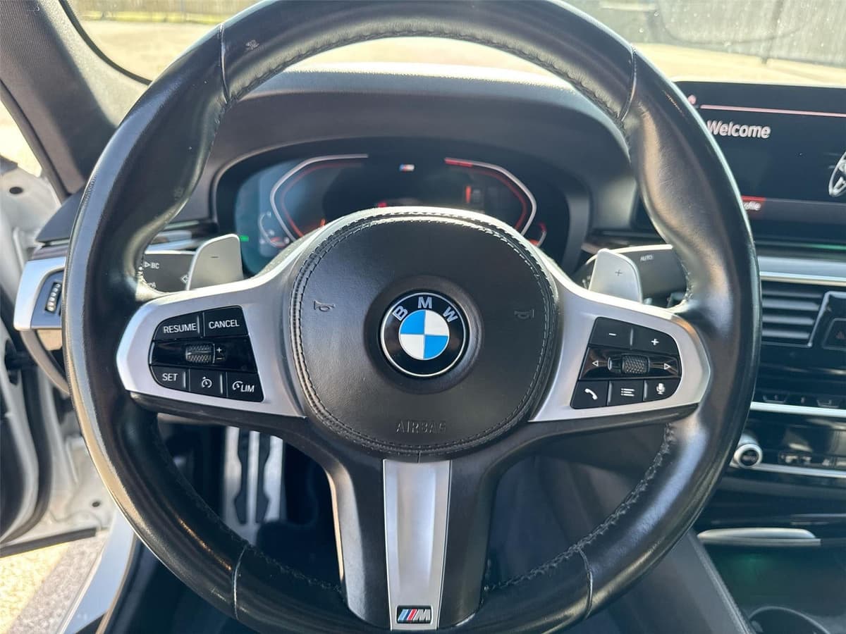 2021 BMW 5 Series - Image 11