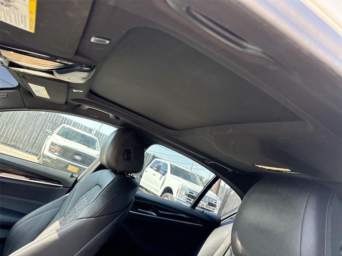 2021 BMW 5 Series - Image 15