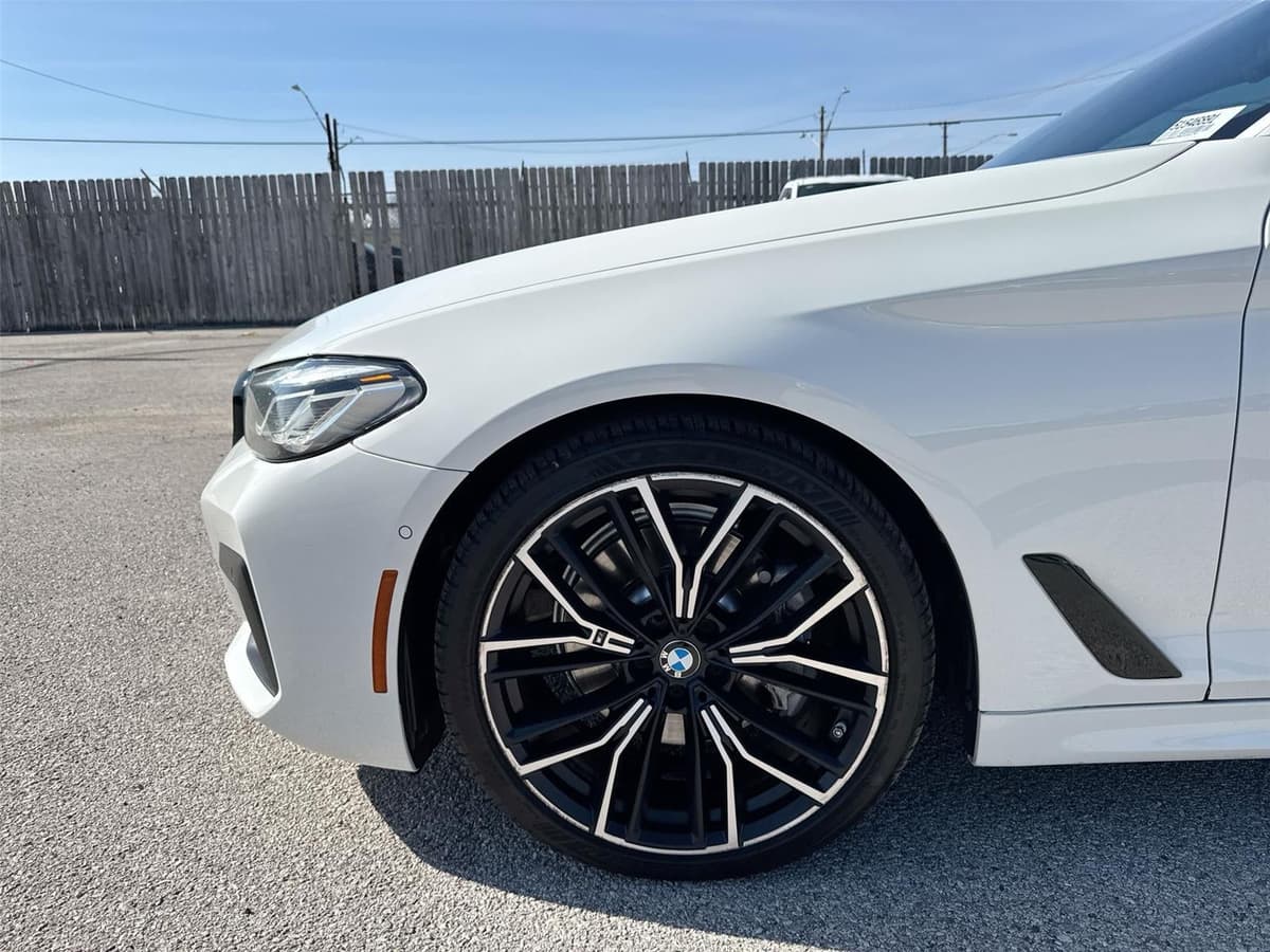 2021 BMW 5 Series - Image 18