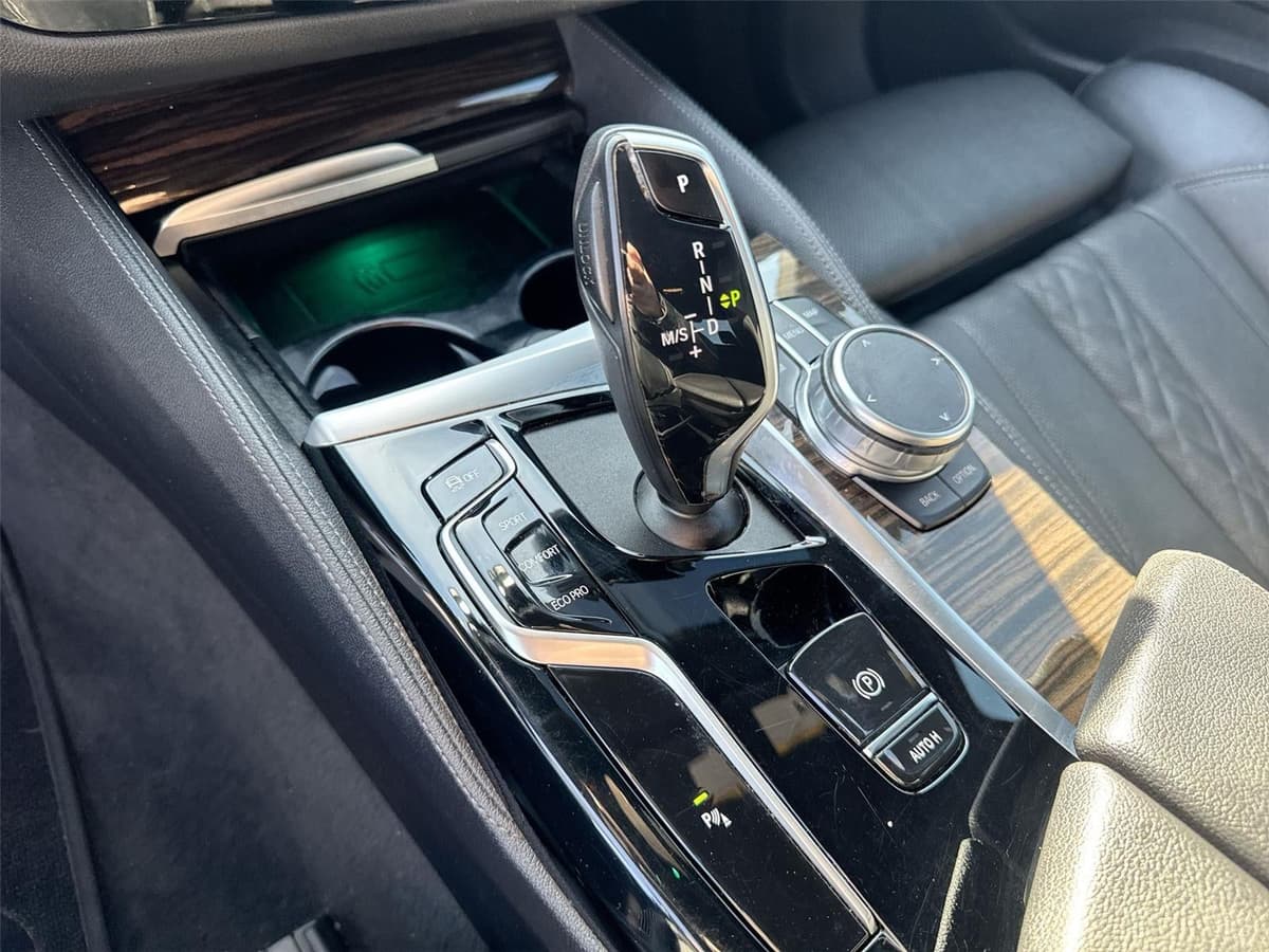 2021 BMW 5 Series - Image 21