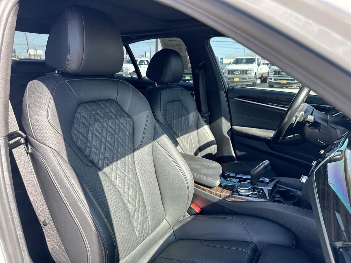 2021 BMW 5 Series - Image 26