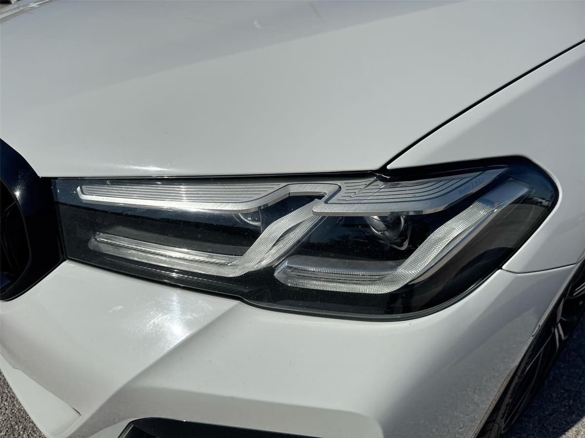 2021 BMW 5 Series - Image 32