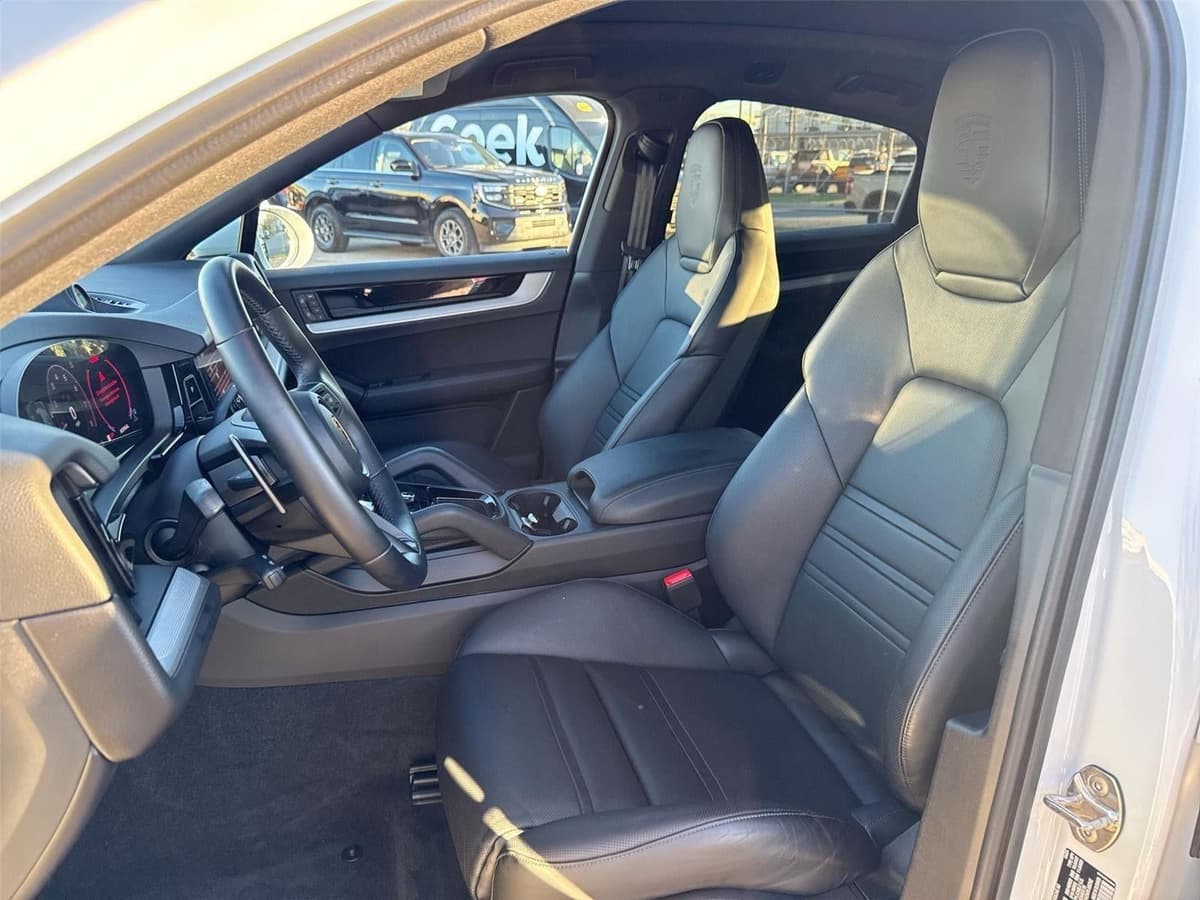 2024 Porsche Cayenne - Image 13