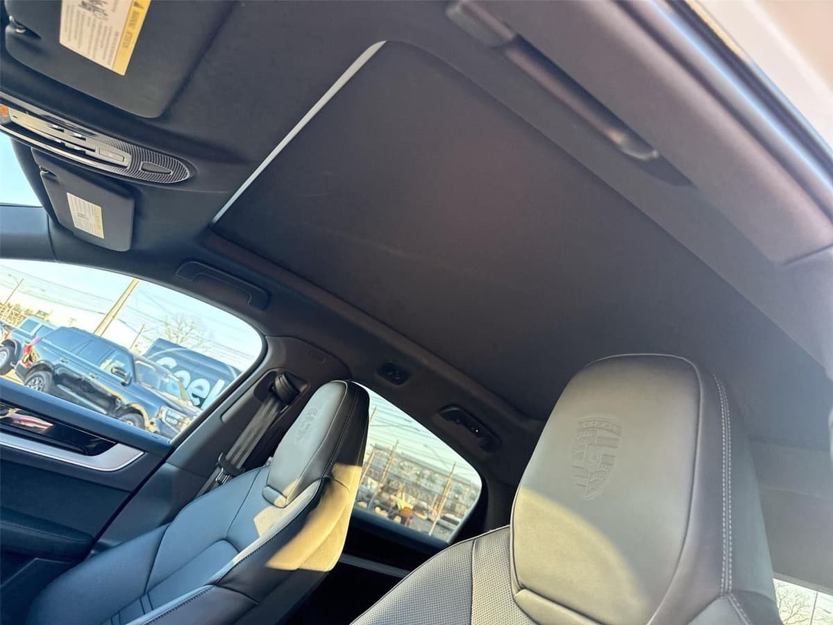 2024 Porsche Cayenne - Image 16