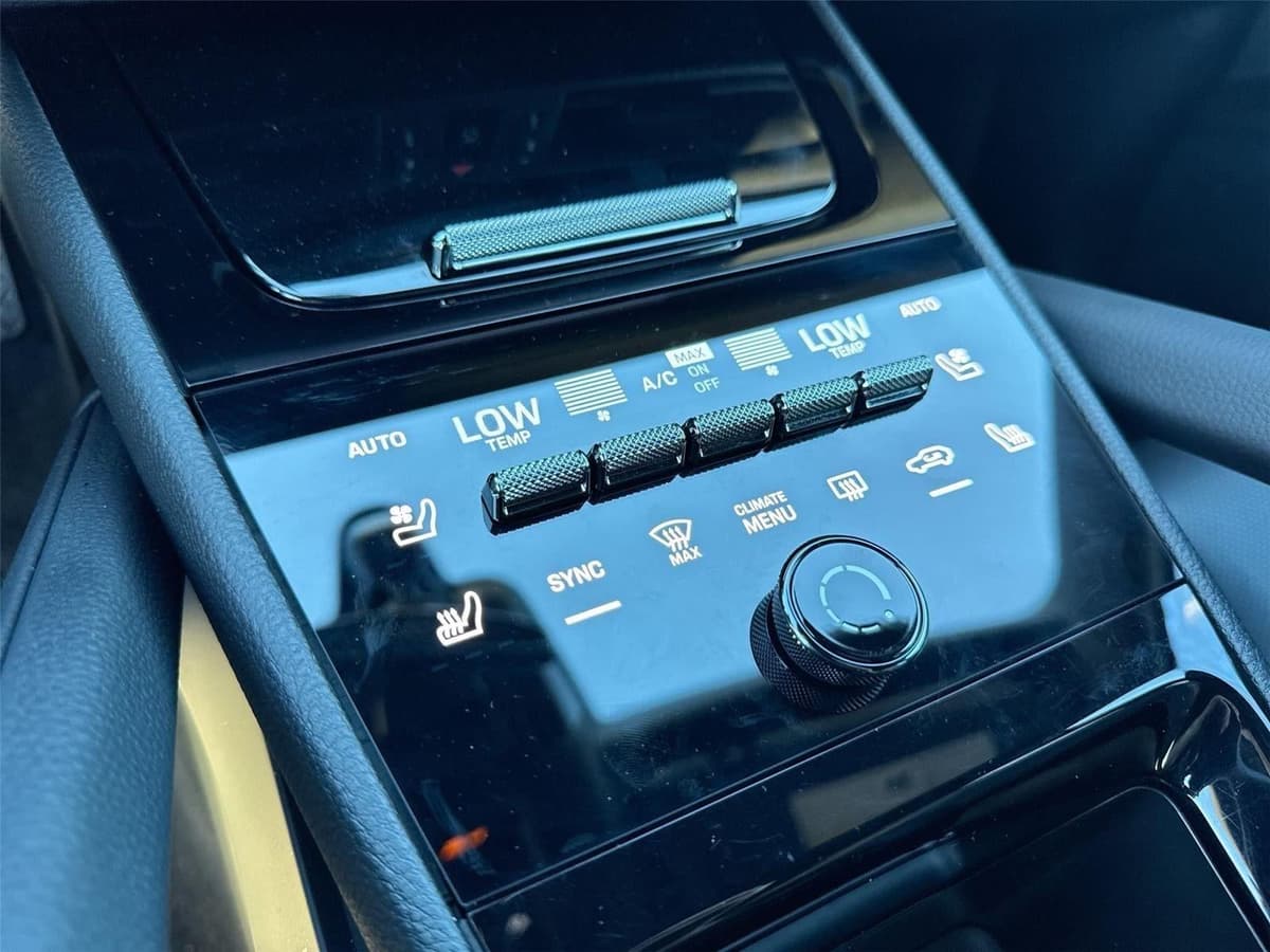 2024 Porsche Cayenne - Image 17