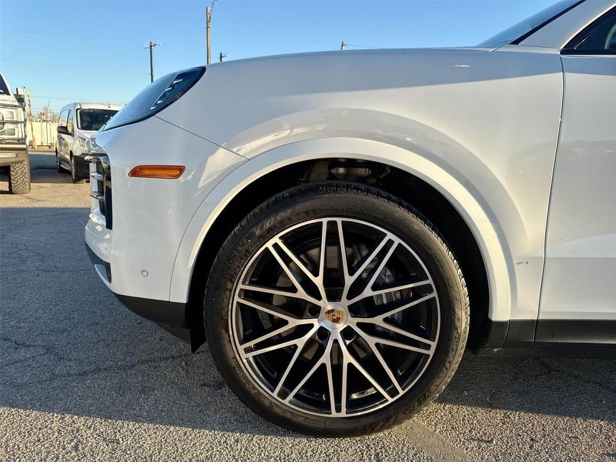 2024 Porsche Cayenne - Image 19