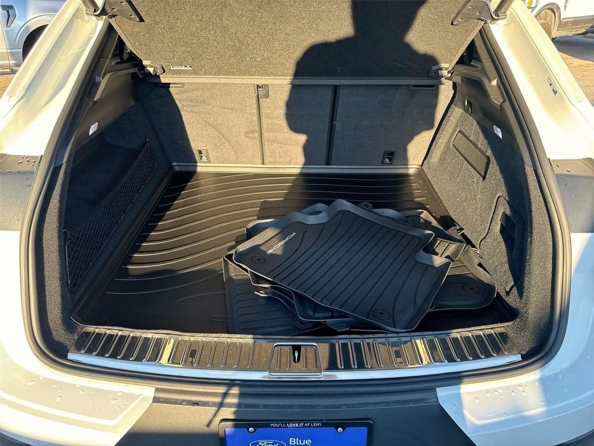 2024 Porsche Cayenne - Image 21