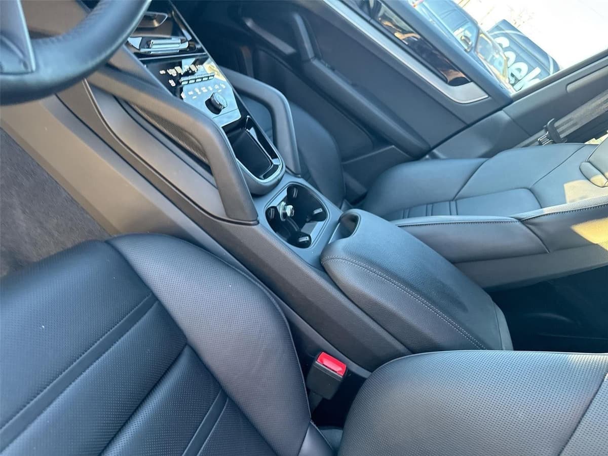 2024 Porsche Cayenne - Image 23
