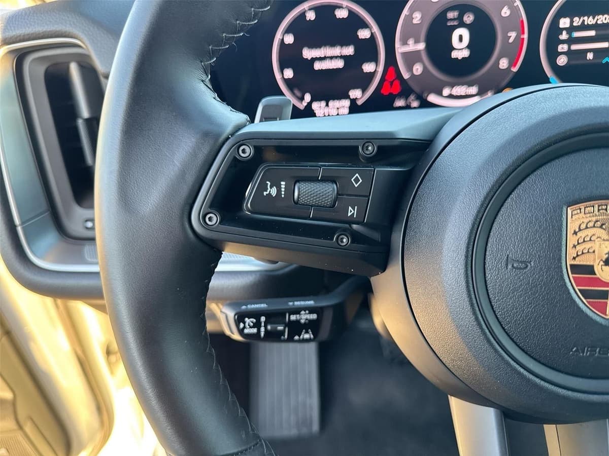 2024 Porsche Cayenne - Image 28