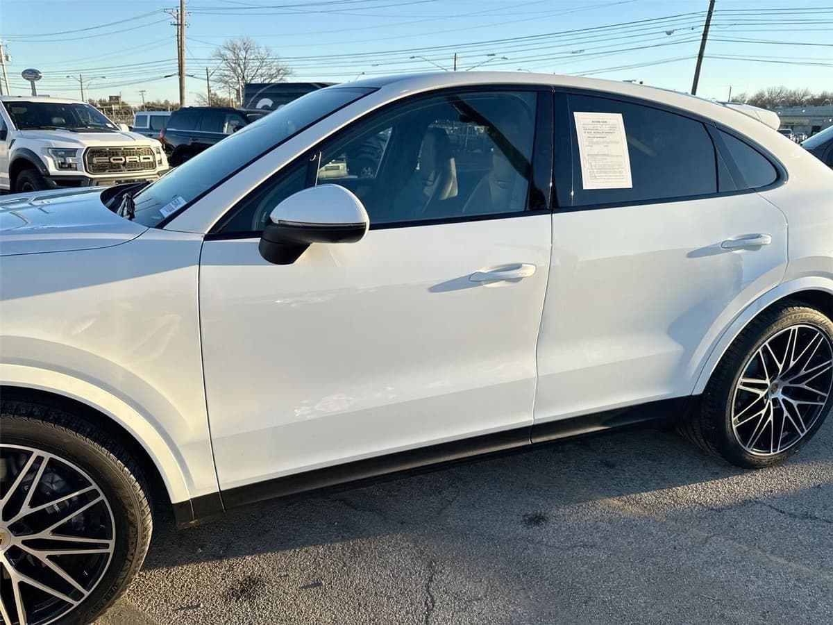 2024 Porsche Cayenne - Image 31