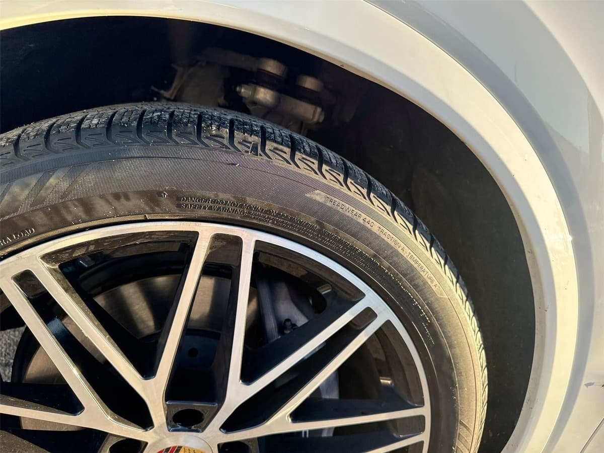 2024 Porsche Cayenne - Image 35