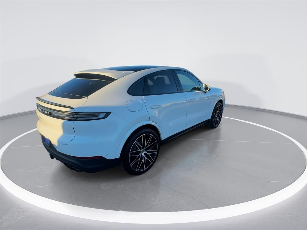 2024 Porsche Cayenne - Image 8