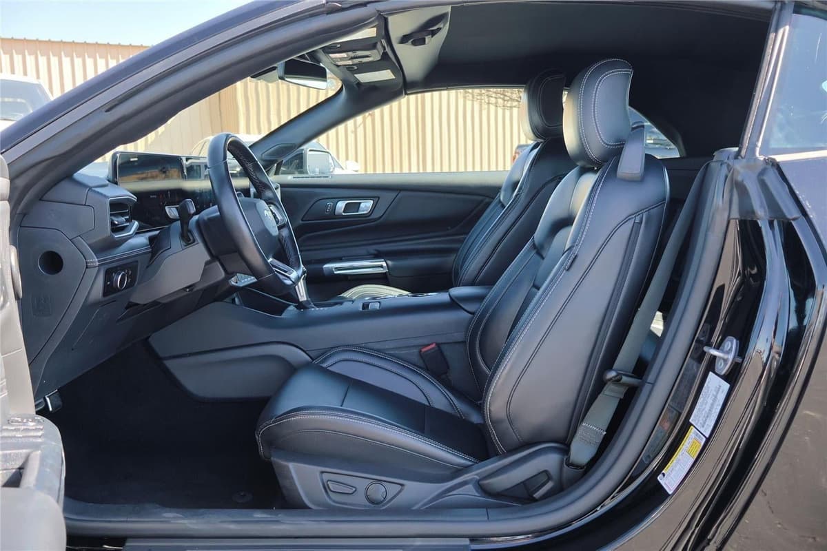 2025 Ford Mustang - Image 11