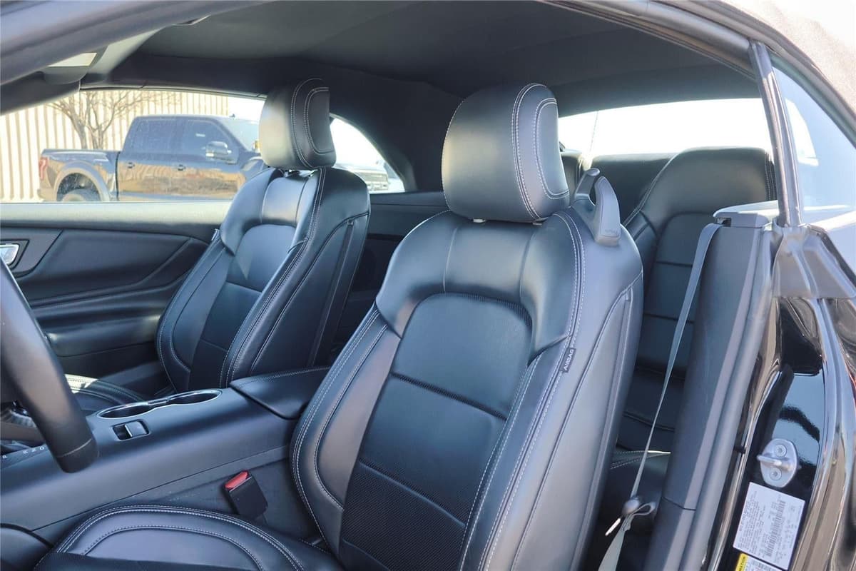 2025 Ford Mustang - Image 12