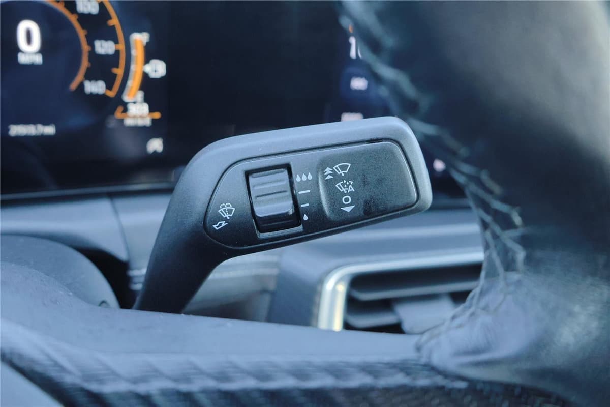 2025 Ford Mustang - Image 19