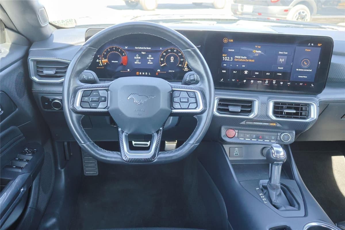 2025 Ford Mustang - Image 25