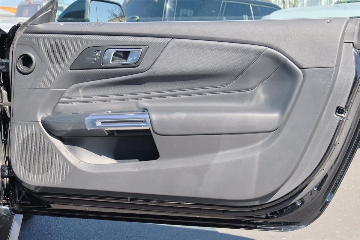 2025 Ford Mustang - Image 26