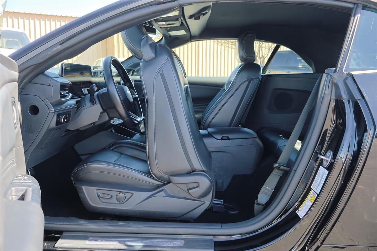 2025 Ford Mustang - Image 27