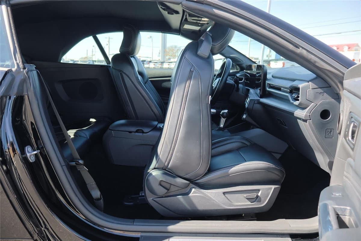 2025 Ford Mustang - Image 31