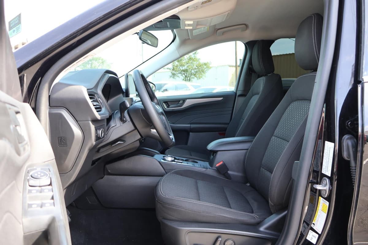 2023 Ford Escape - Image 12