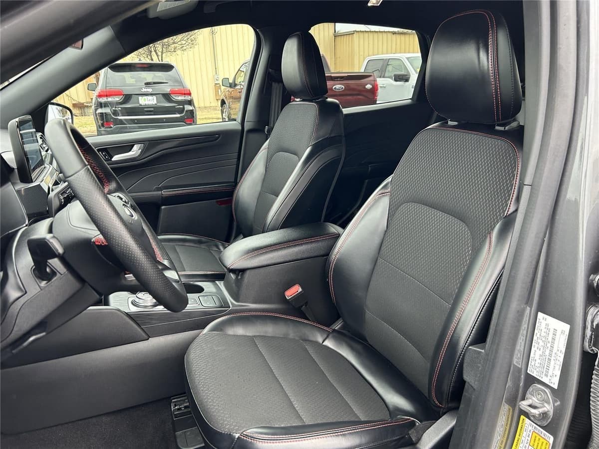 2025 Ford Escape - Image 13