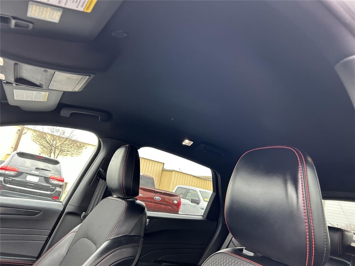 2025 Ford Escape - Image 14