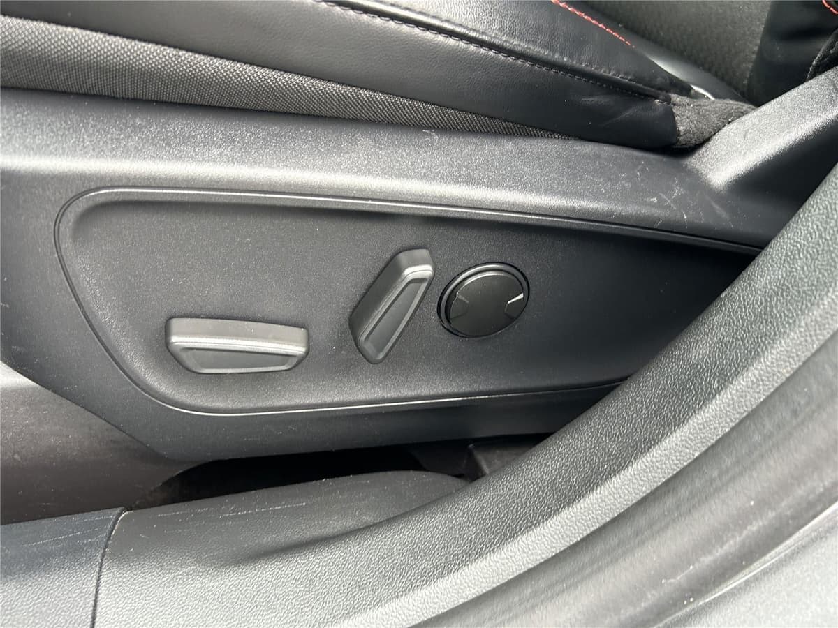 2025 Ford Escape - Image 15