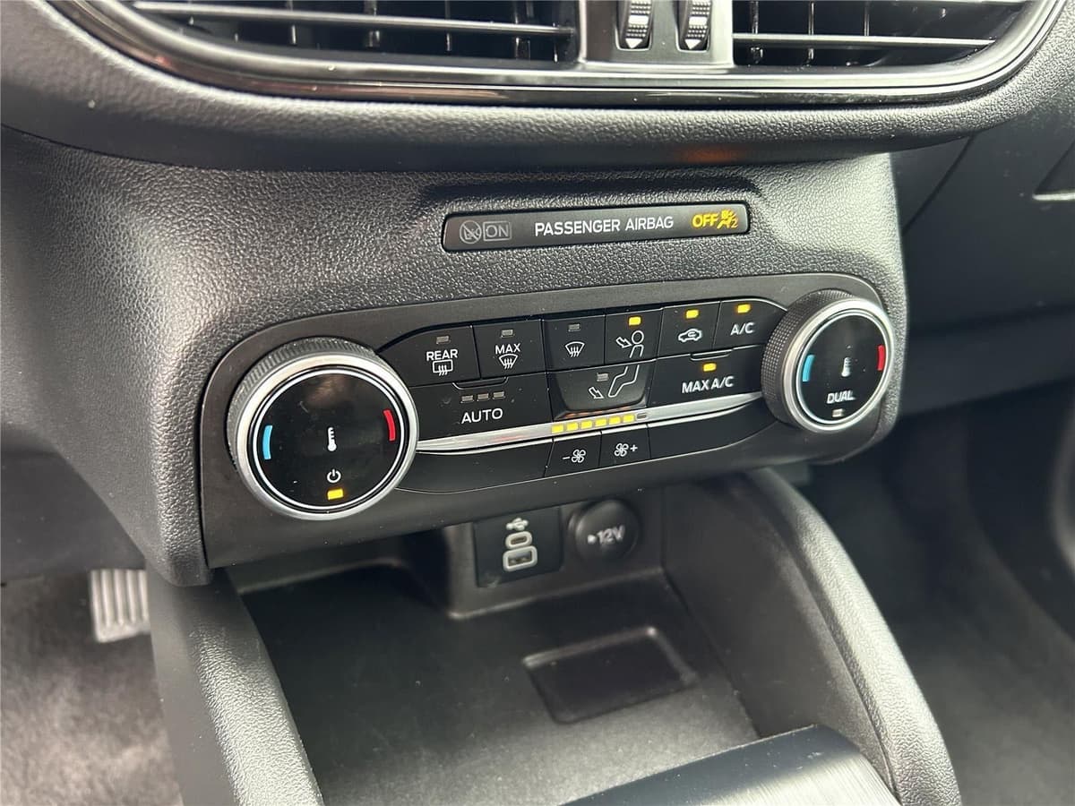 2025 Ford Escape - Image 25