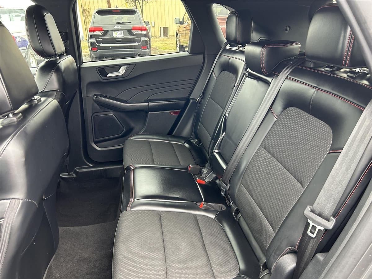 2025 Ford Escape - Image 27