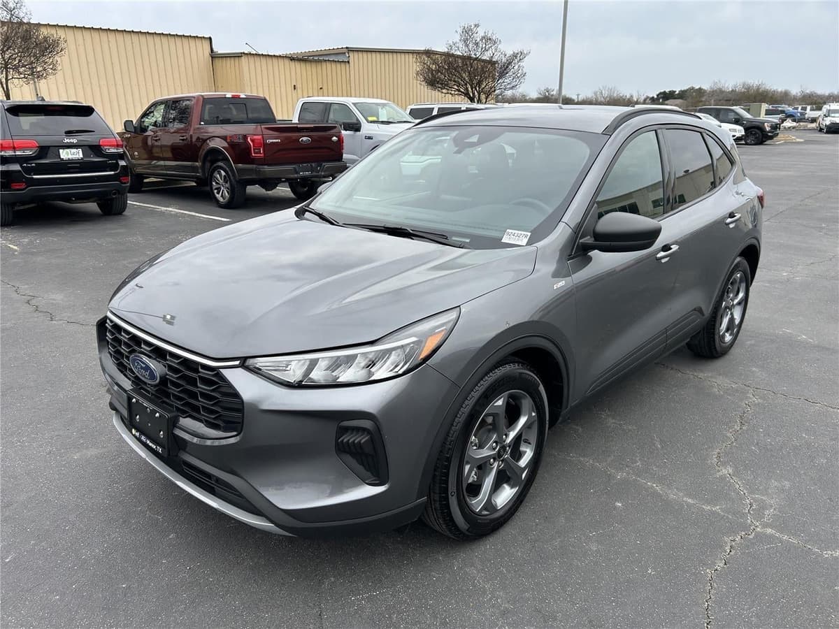 2025 Ford Escape - Image 3