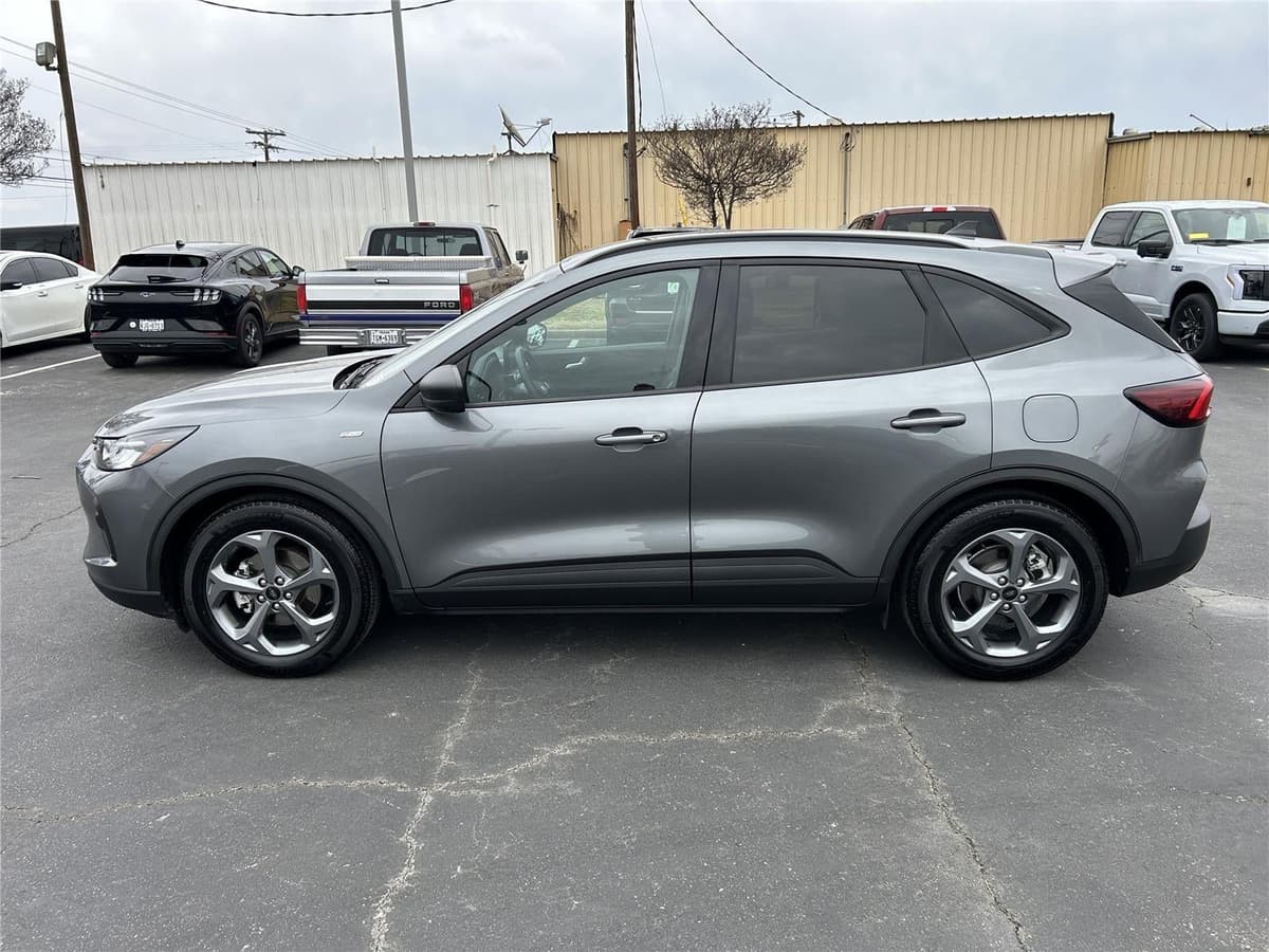 2025 Ford Escape - Image 4