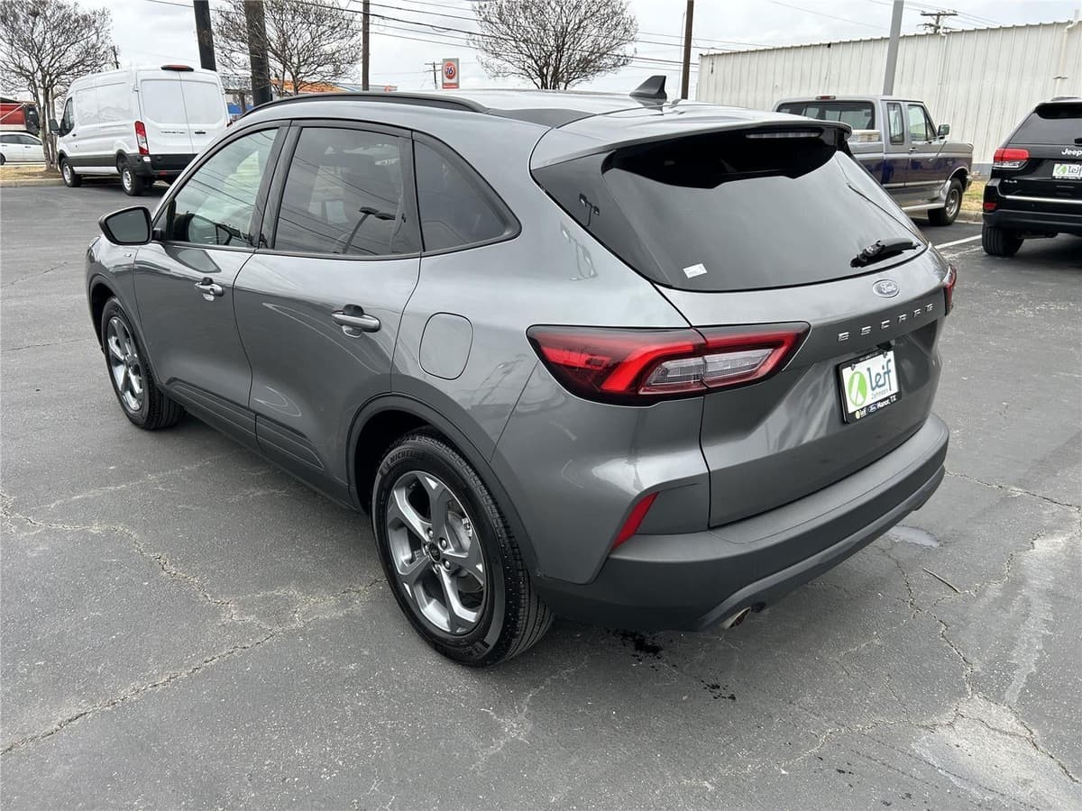 2025 Ford Escape - Image 5
