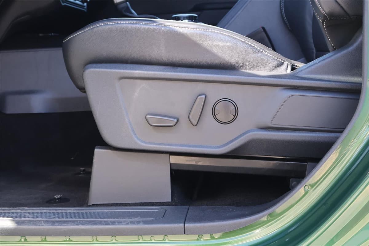 2025 Ford Bronco - Image 14