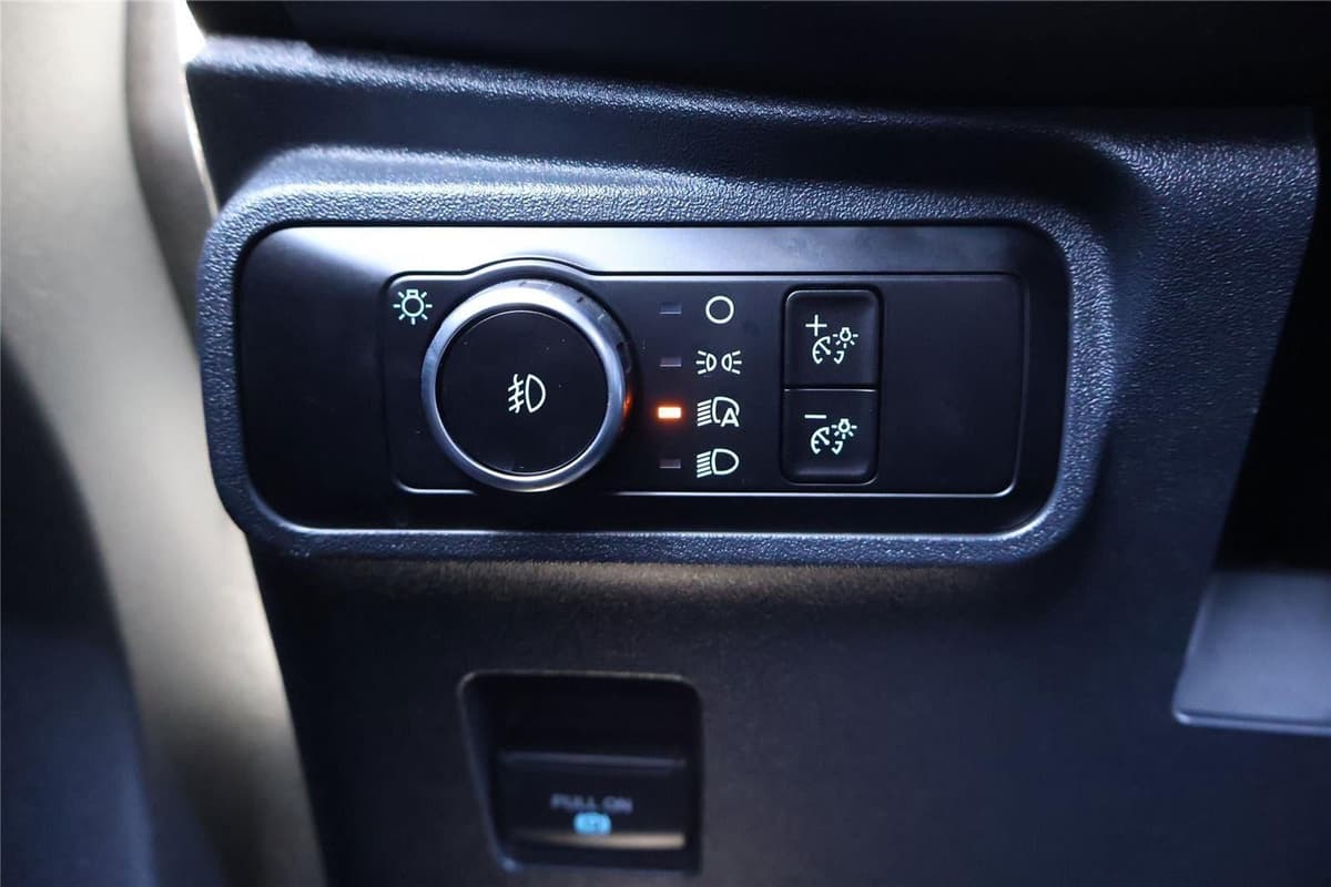 2025 Ford Bronco - Image 18