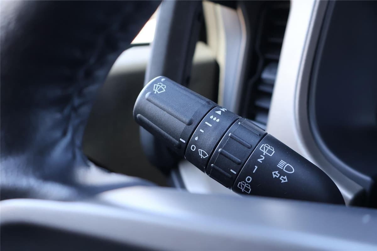 2025 Ford Bronco - Image 19