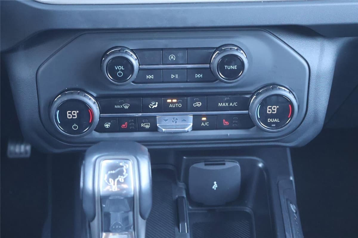 2025 Ford Bronco - Image 24