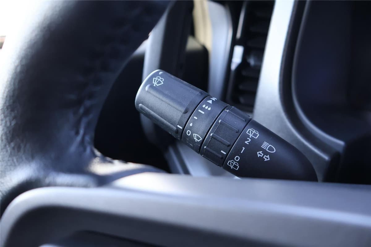 2025 Ford Bronco - Image 18